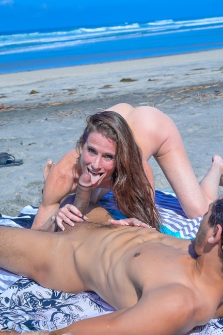 Skinny MILF Sofie Marie teases in a sexy bikini & blows a hung stud outdoors